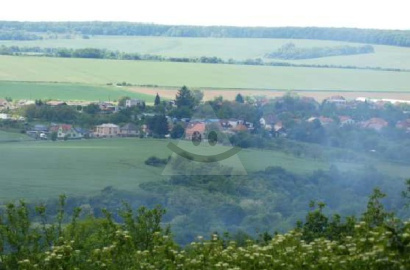 Land with a beautiful view in a wine-growing area – Hronský Beňadik